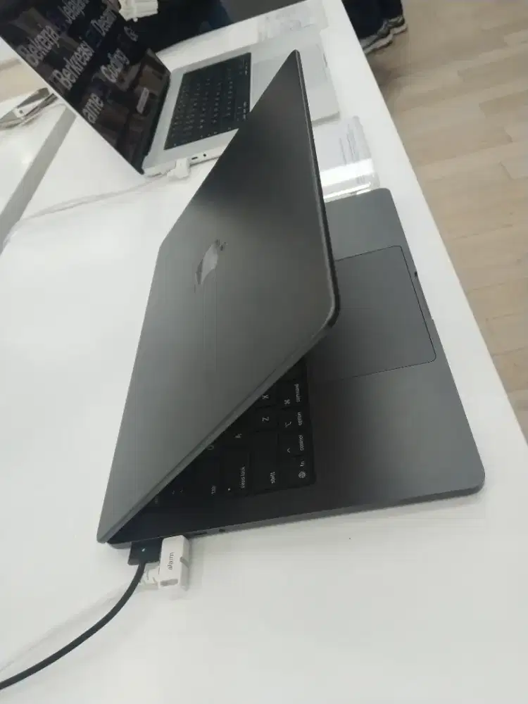 free hingga 2 kali cicila macbook pro