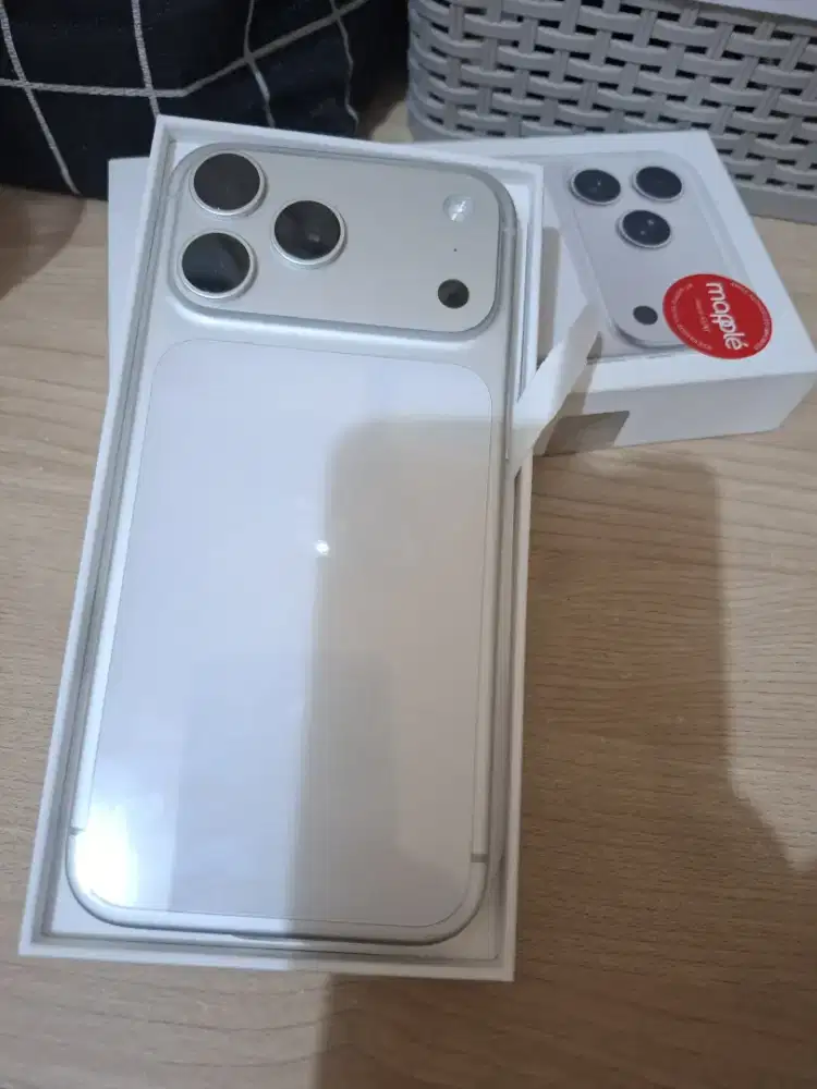 Iphone 17 pro max silver ( 256GB )