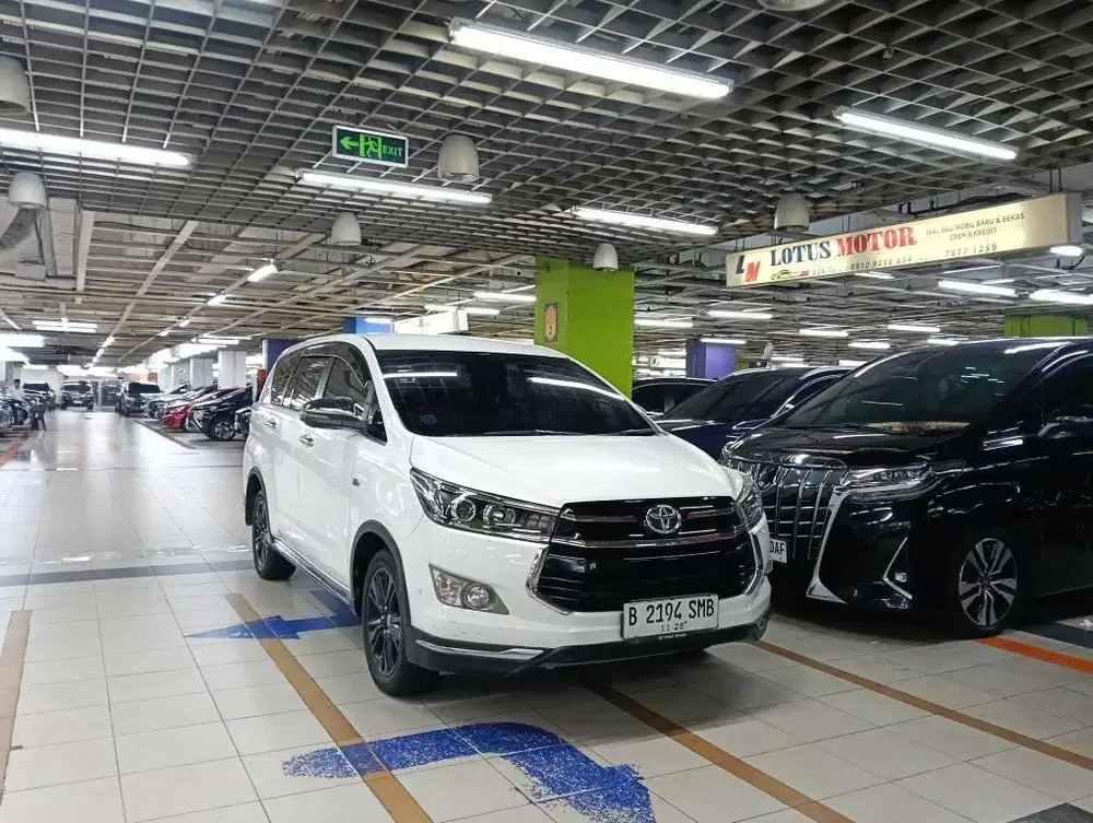 Toyota Innova Venturer Bensin Automatic 2018 low KM
