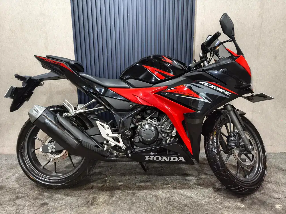 CBR 150R 2019 istimewa mulus terawat siap pakai...