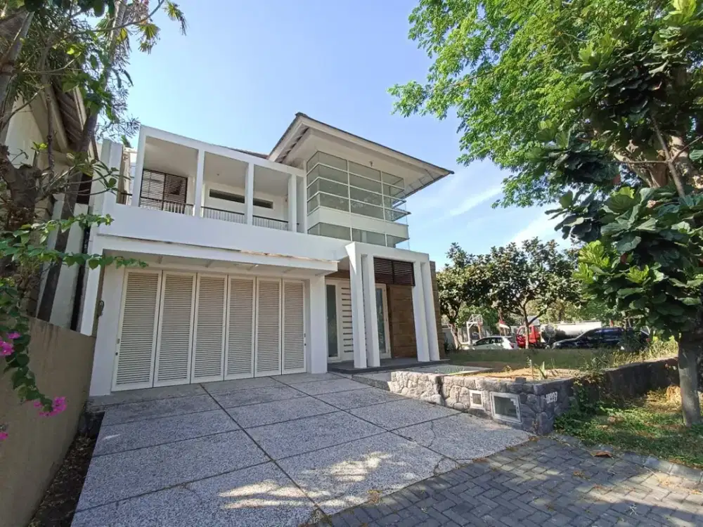 Dijual Rumah Model Hook Siap Huni Habis Renovasi di Citraland Surabaya Barat