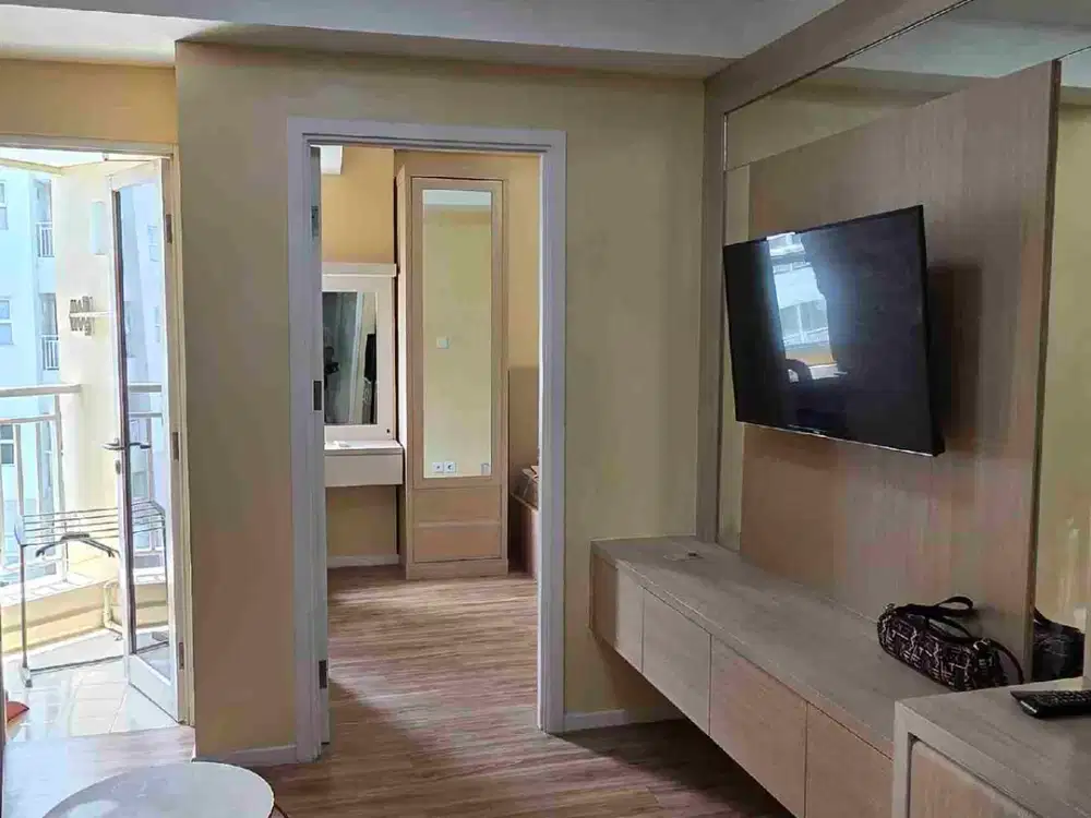 Apartemen Cantik Parahyangan Residence Bandung Modern Design View Kolam & Alam