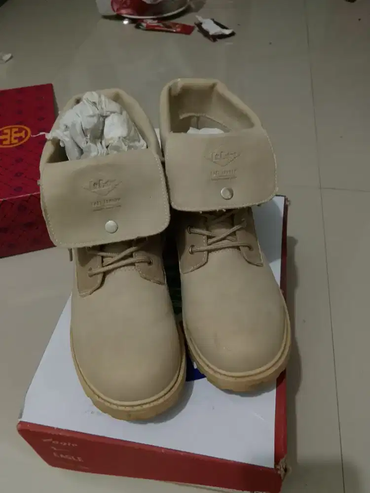 Jual sepatu second di sinih