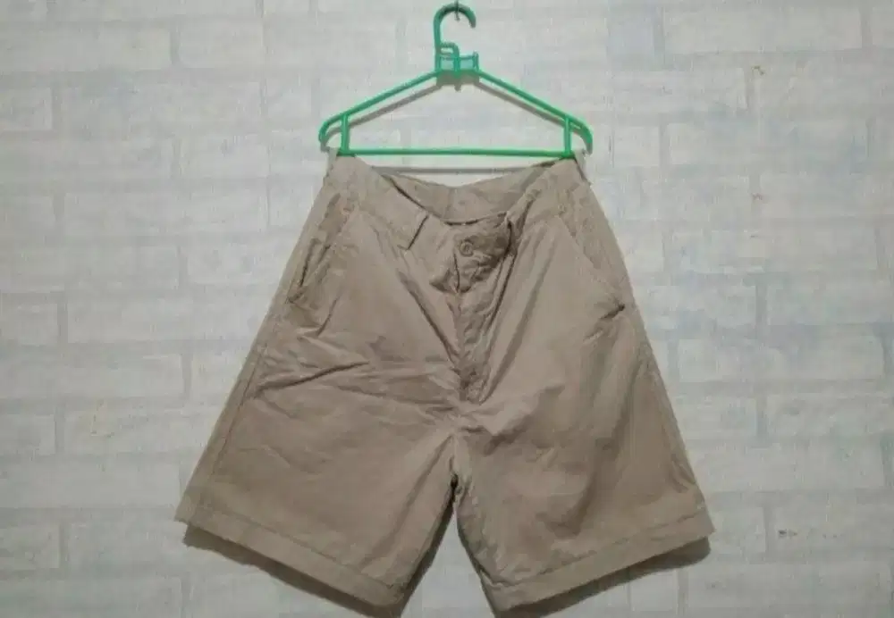 Paket bundling 6 celana pendek uniqlo original size S mulus