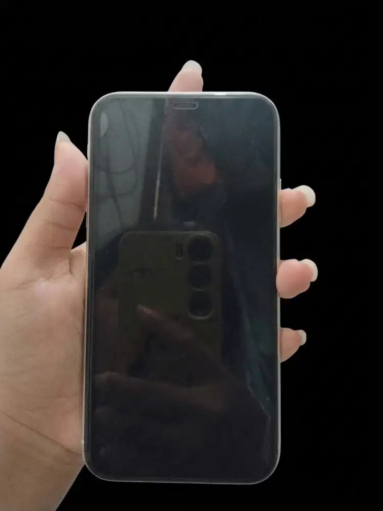 IP 11 64GB RESMI IBOX MULUS TERAWAT