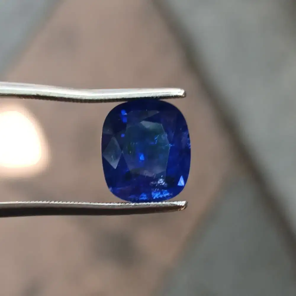 Natural Blue Sapphire Srilanka 5.70 crt