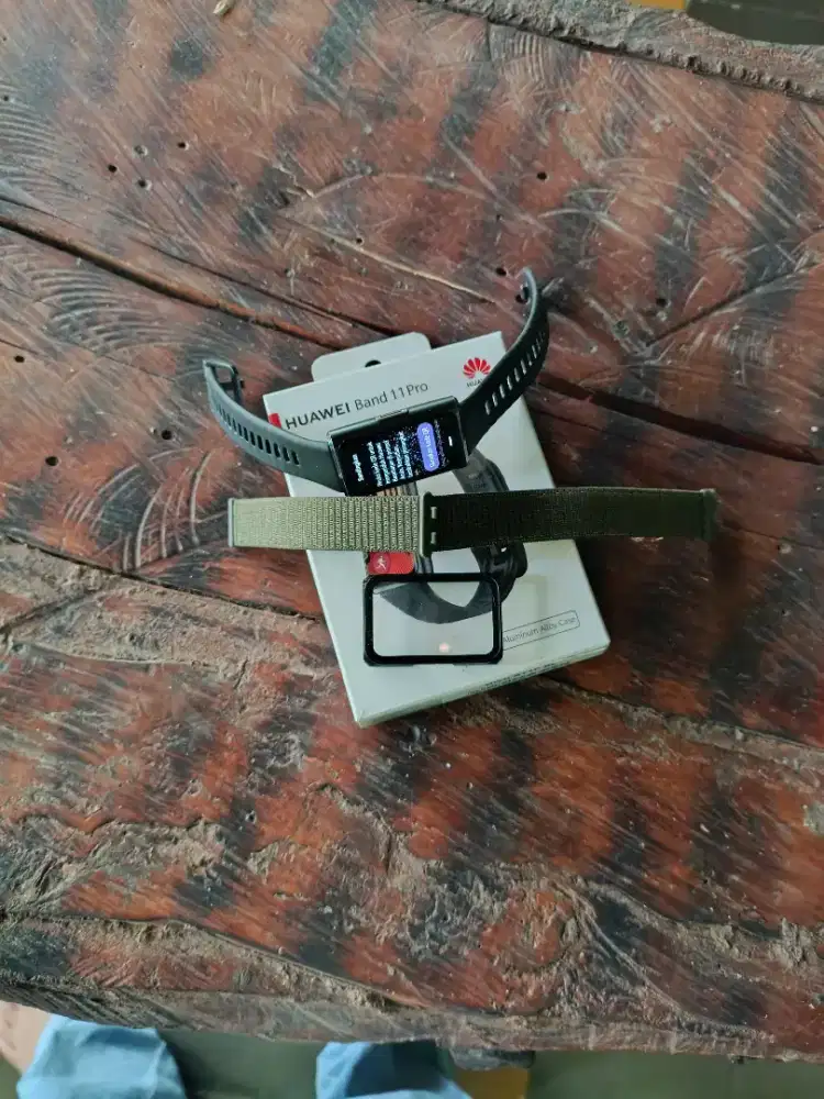 Huawei Band 11 Pro Bonus Strap dan Pelindung