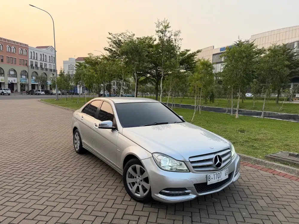 Mercedes Benz C200 CGI 2012 AT