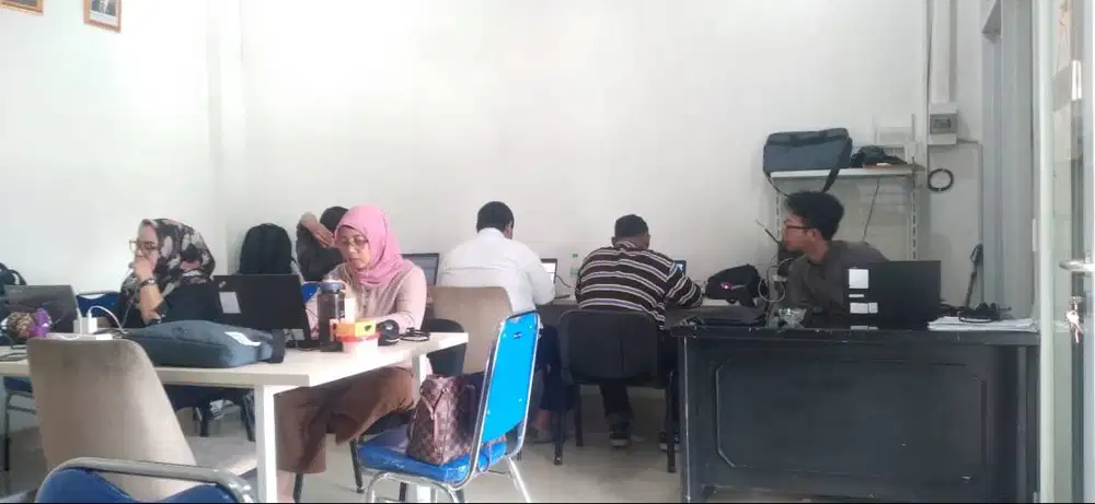 DI BUTUHKAN SEGERA DESK COLLECTION