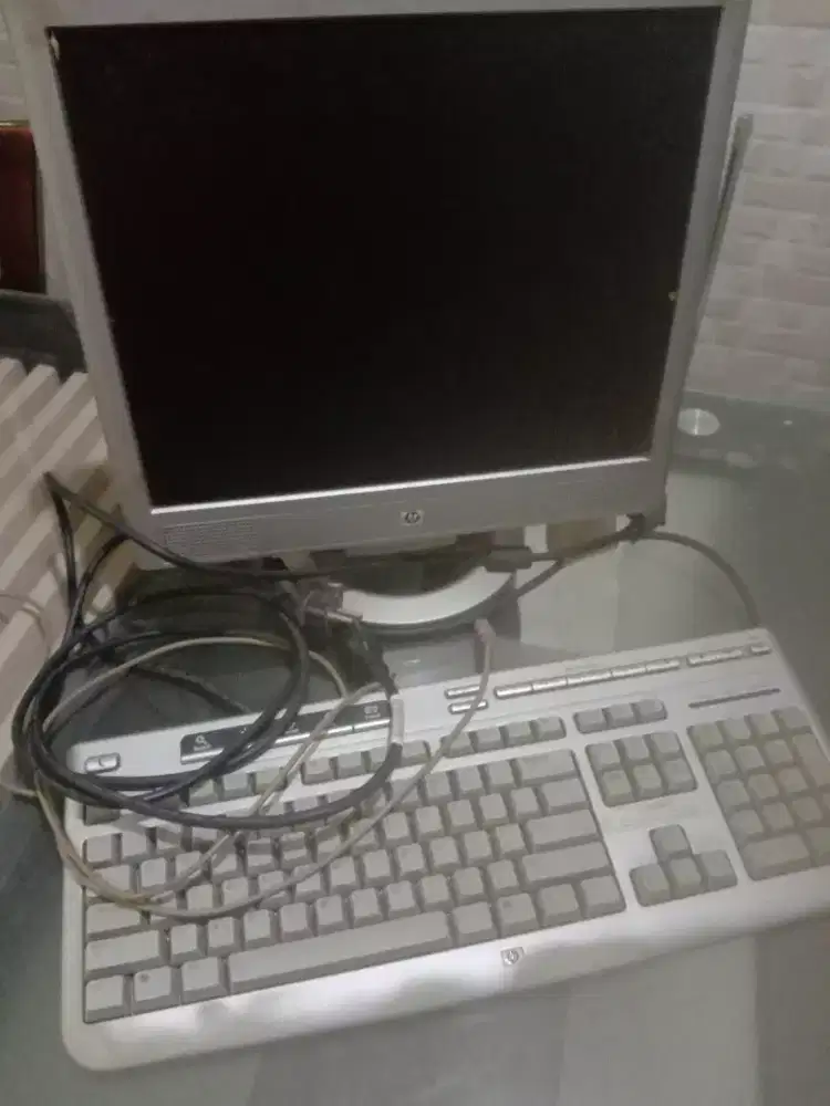 Monitor Komputer merk Hewlett Packard (HP)
