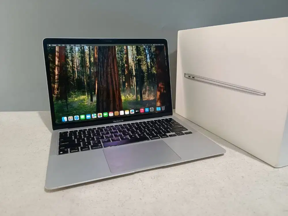 MacBook Air M1 8/256 CC 124 Mulus – Siap Pakai!