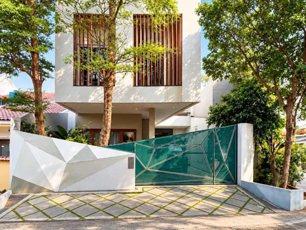Rumah Furnish 3 Lantai SHM Hadap Timur di Kemayoran Cempaka Baru Jakpus