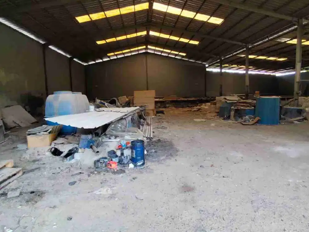 disewakan gudang 1000meter lokasi strategis langsung jalan raya