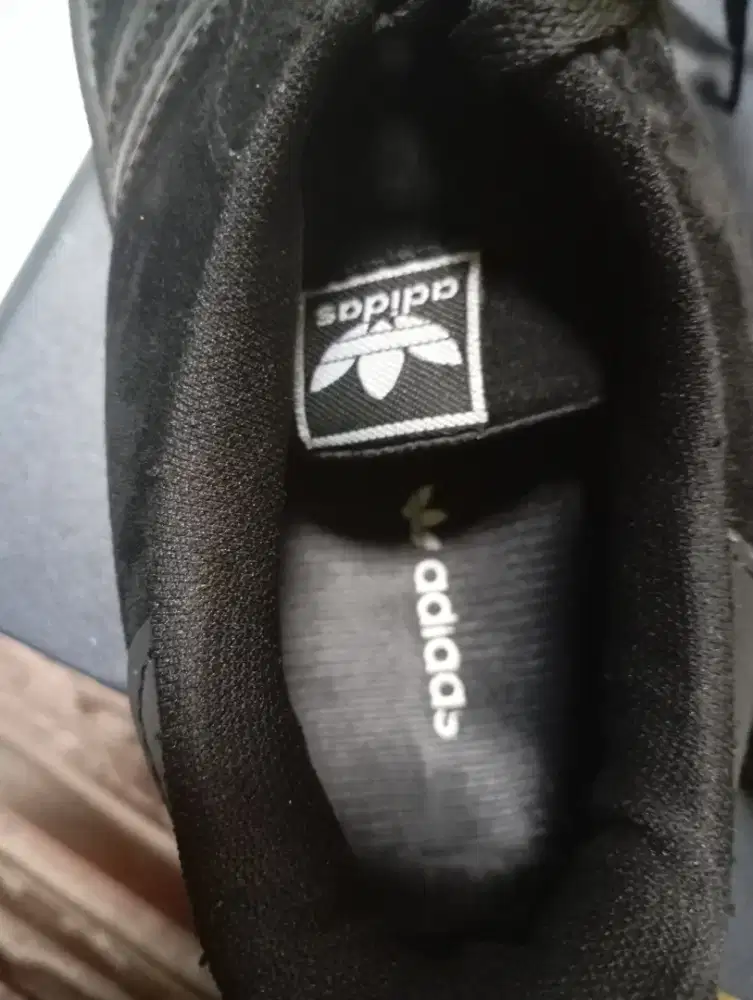 Sepatuadidasraa