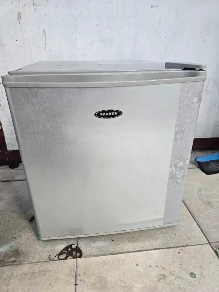 kulkas mini portable sanken