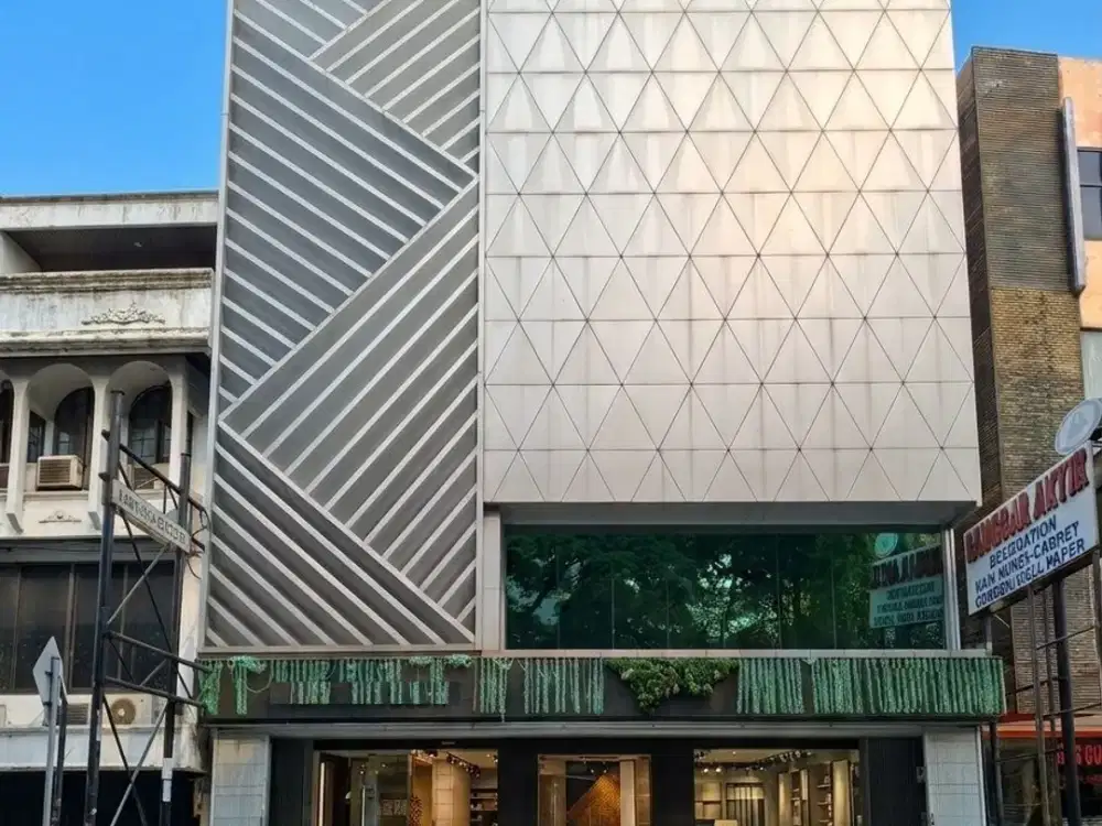 GEDUNG CANTIK DI PASAR BARU SIAP PAKAI LOKASI BISNIS JAKARTA PUSAT