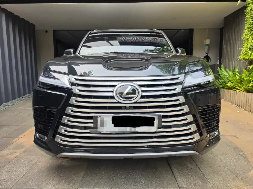 Lexus Lx700h hybrid 2025/2026 At 3.0, km 5 ribu, like new