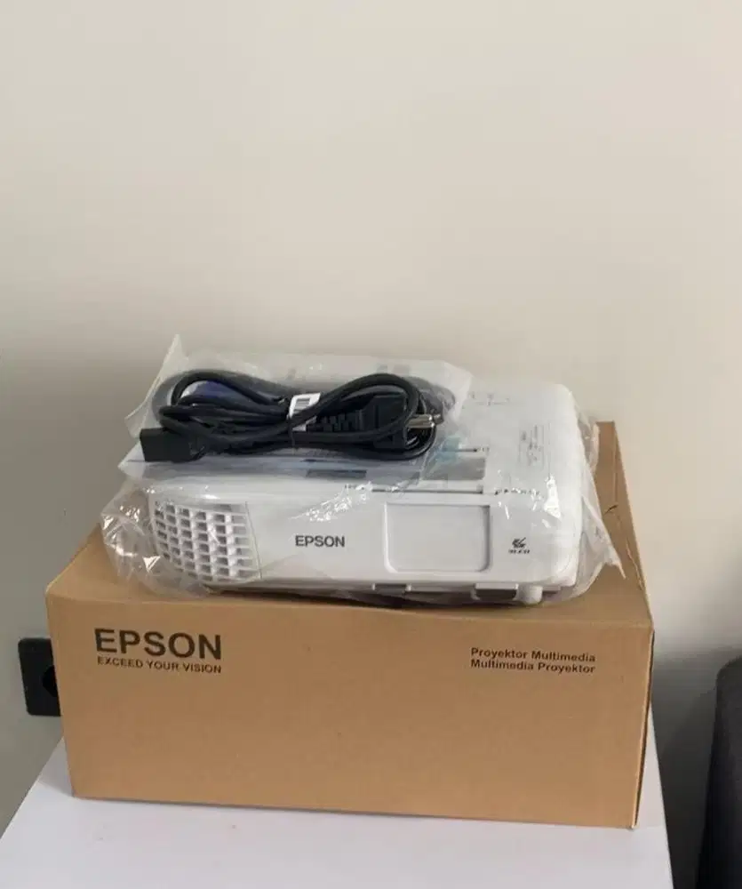 Proyektor Epson EB-X600 like neww!!