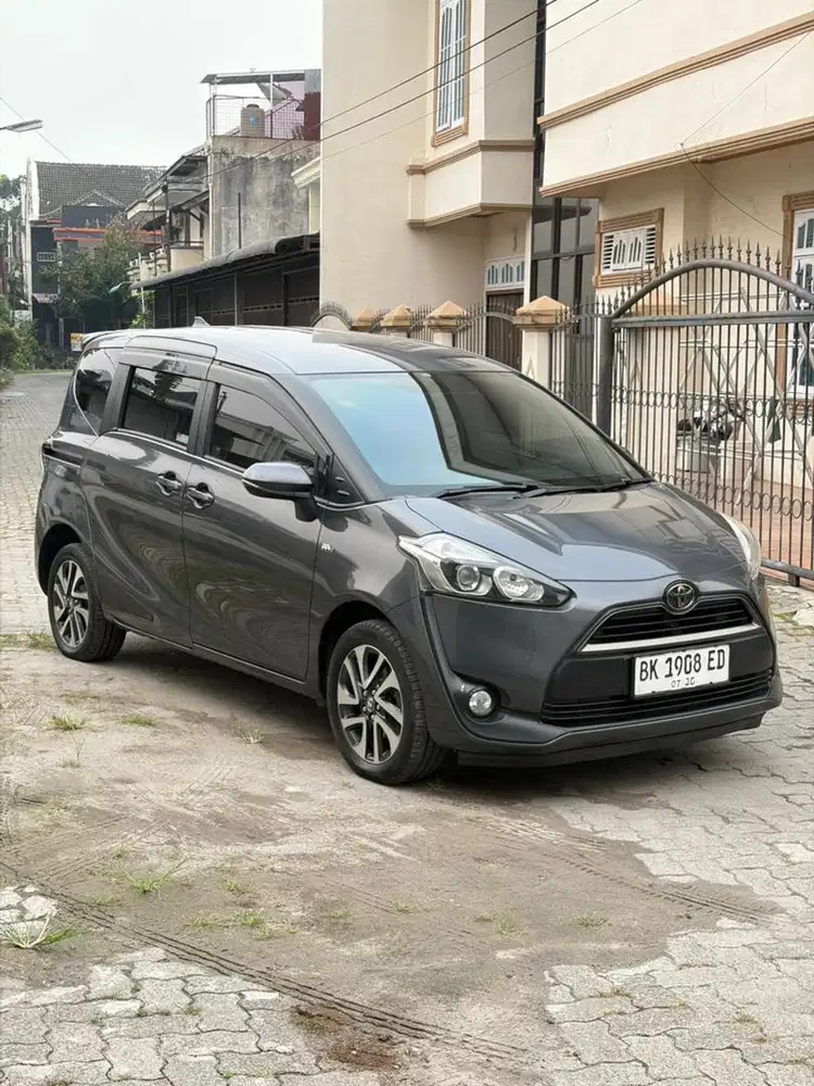 Toyota Sienta V Manual 2017