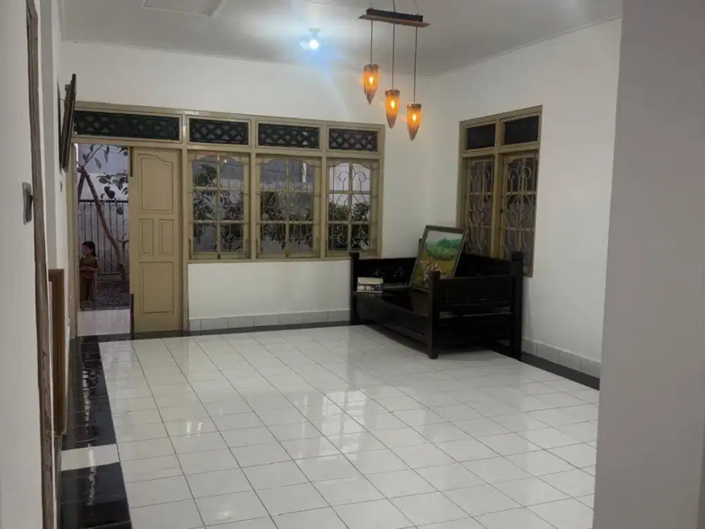 Disewakan Rumah 2 Lantai Luas di Gunung Andakasa, Denpasar Barat