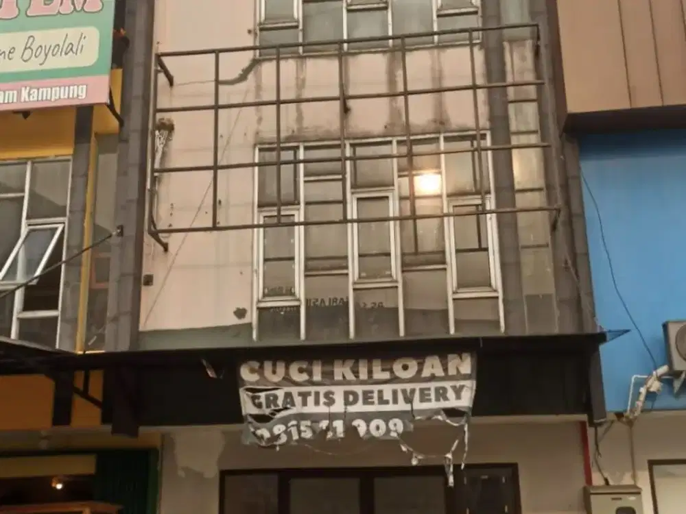 DISEWAKAN RUKO 3 LANTAI – LOKASI STRATEGIS DI BINTARO
