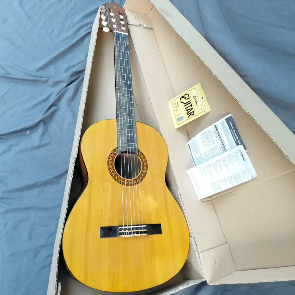 Yamaha C315 Original Gitar Klasik bonus Senar baru Nylon