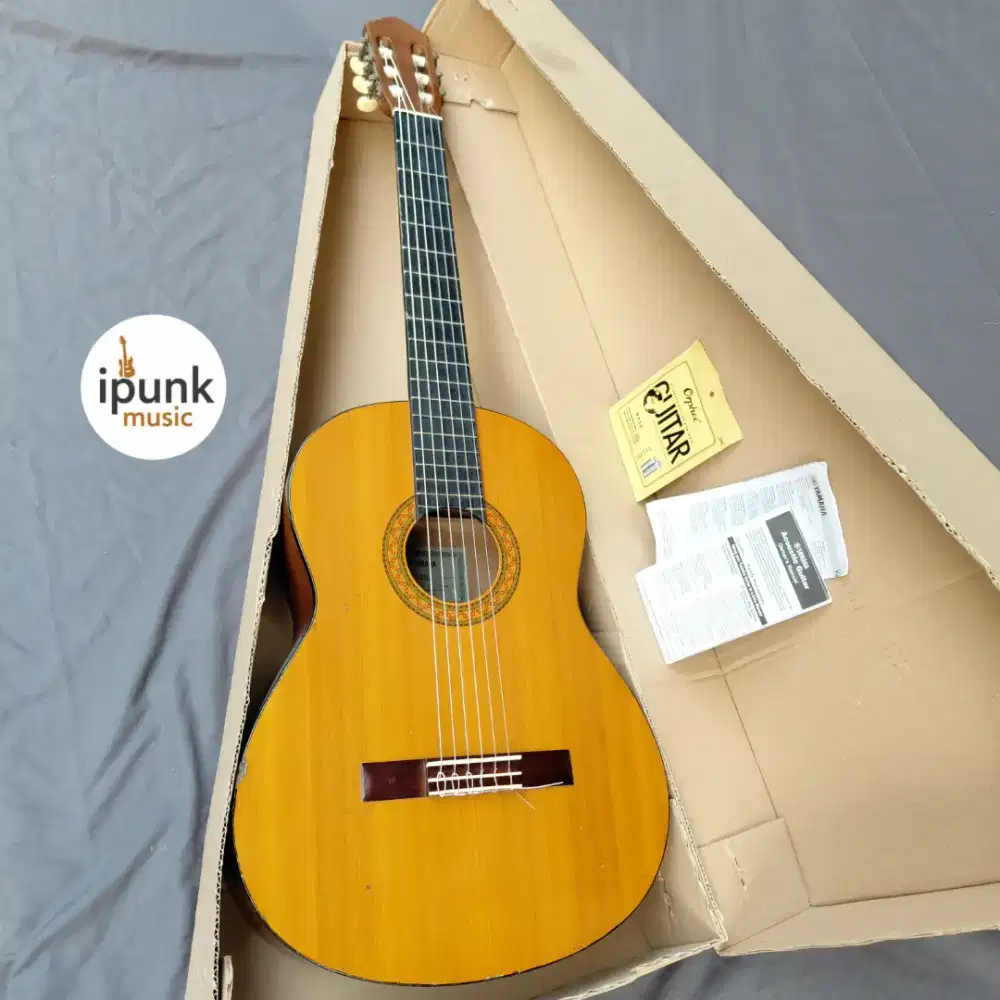 Yamaha C330A Original Gitar Klasik seri diatas C315 + Senar baru Nylon
