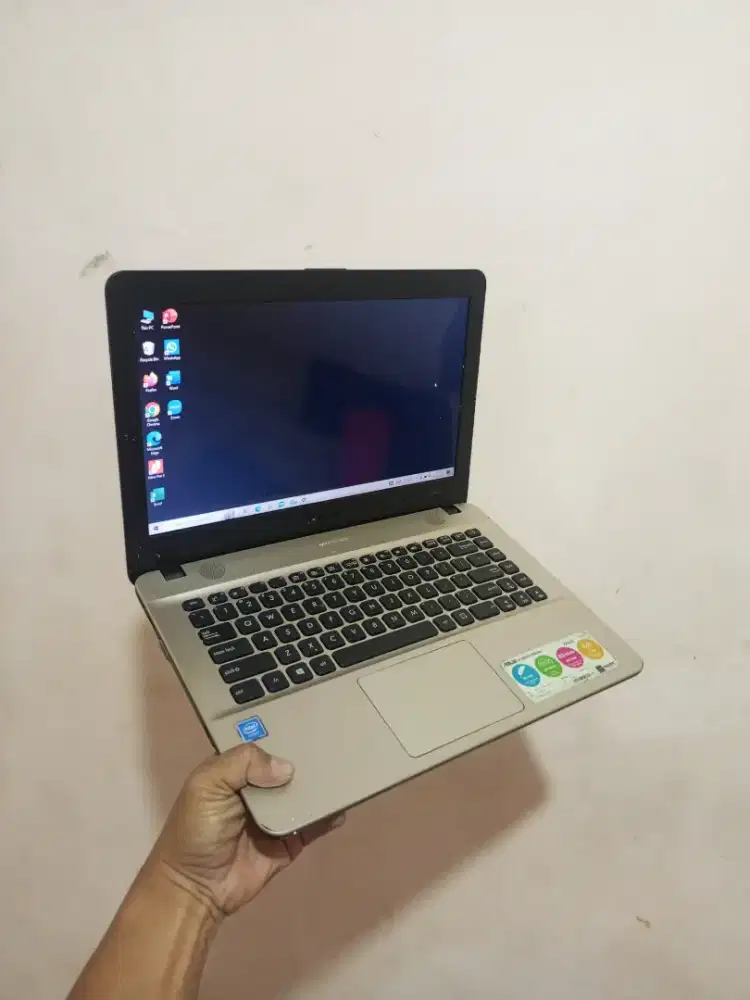Laptop asus X441N ram 4 pake ssd 256gb