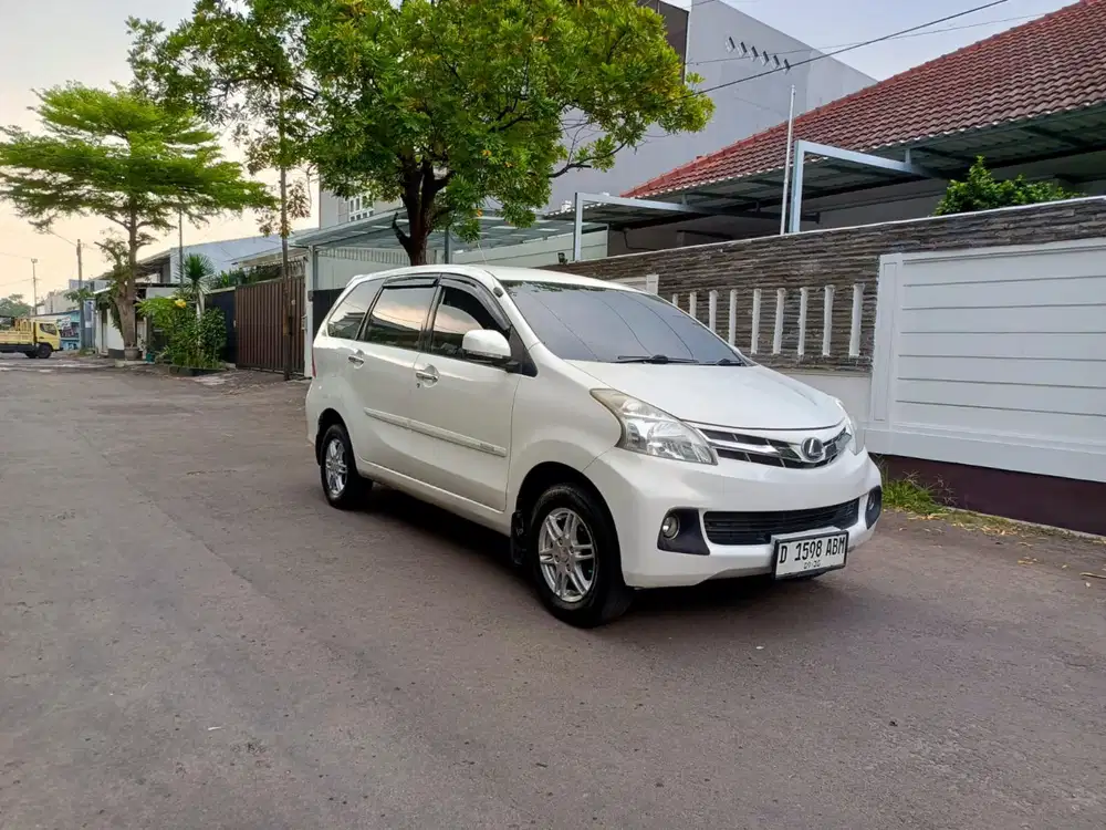Xenia R 1.3 Matic 2014 putih DP 5jtn