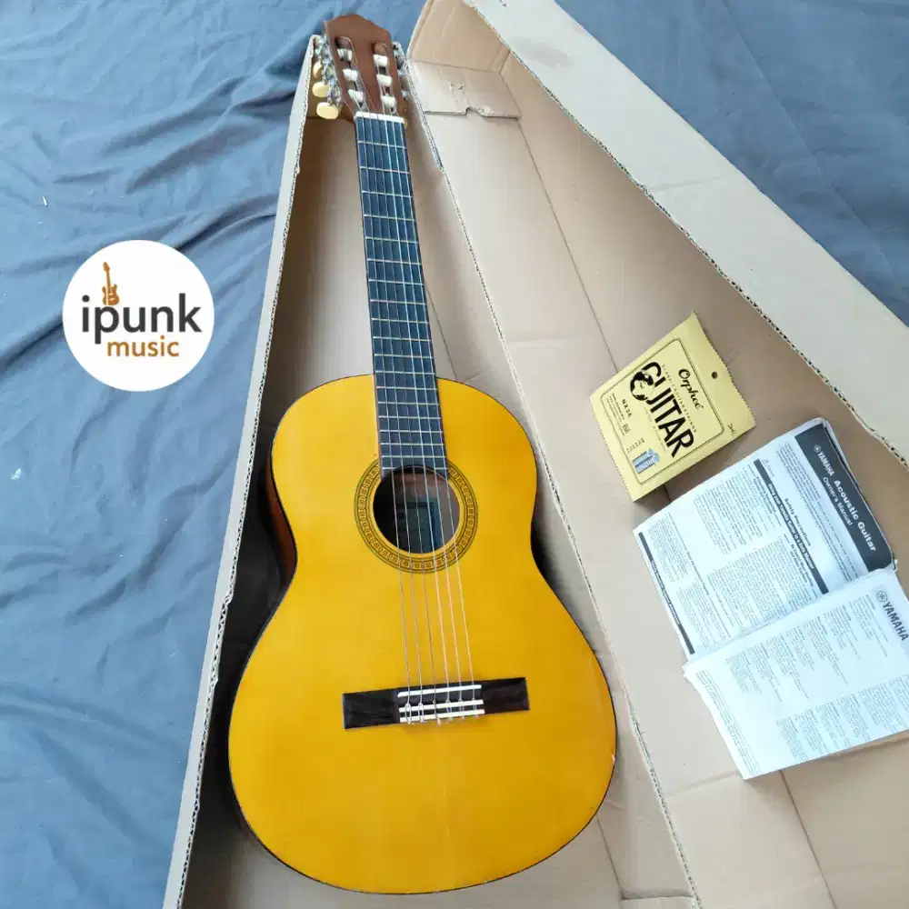 Yamaha CGS102A Original gitar klasik travel size 1/2 Senar baru nylon