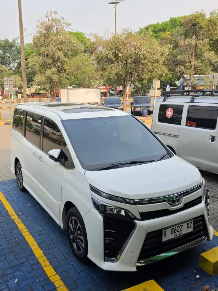 Toyota Voxy 2018 Putih Pajak Hidup