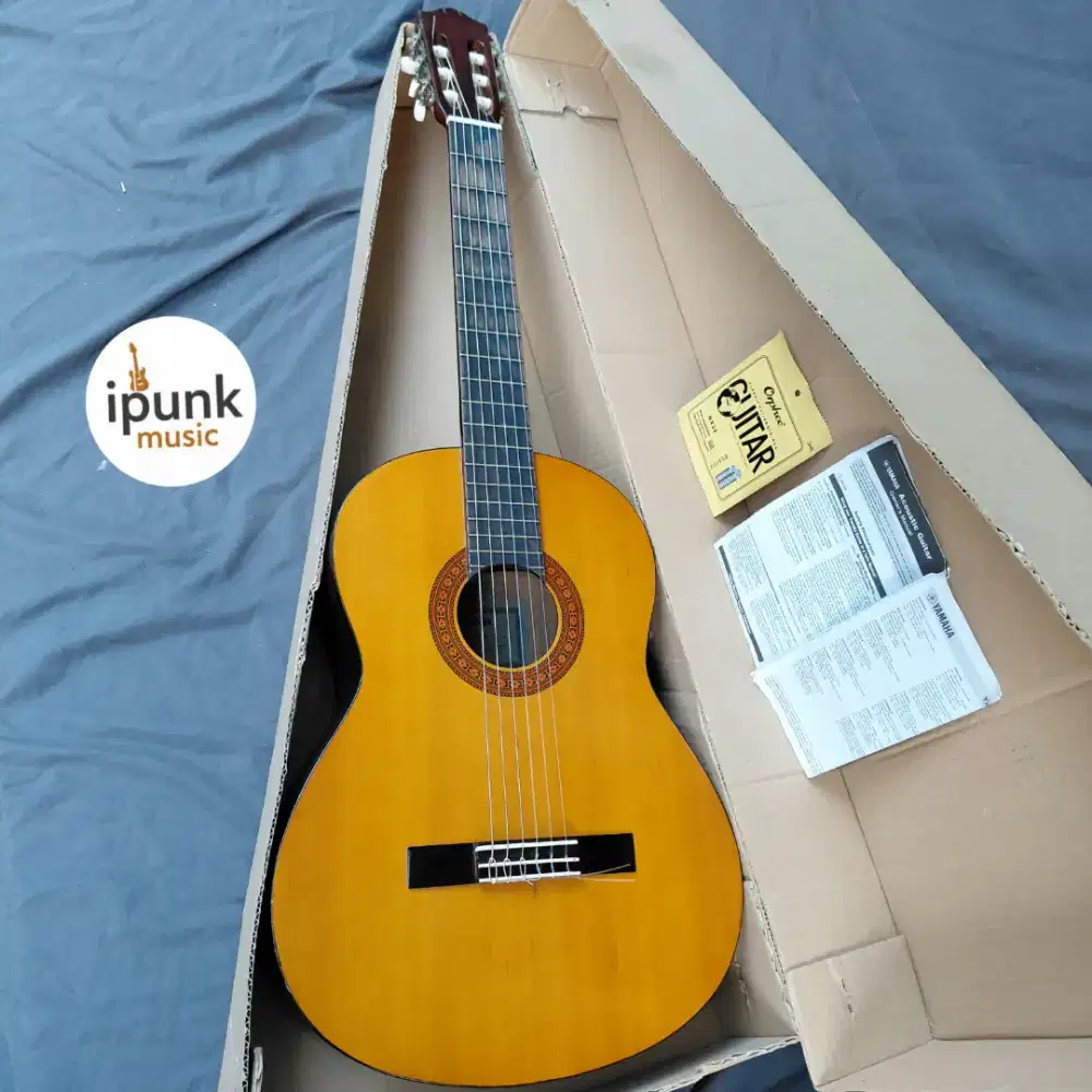 Yamaha C330A Original Gitar Klasik seri diatas C315 + Senar baru Nylon