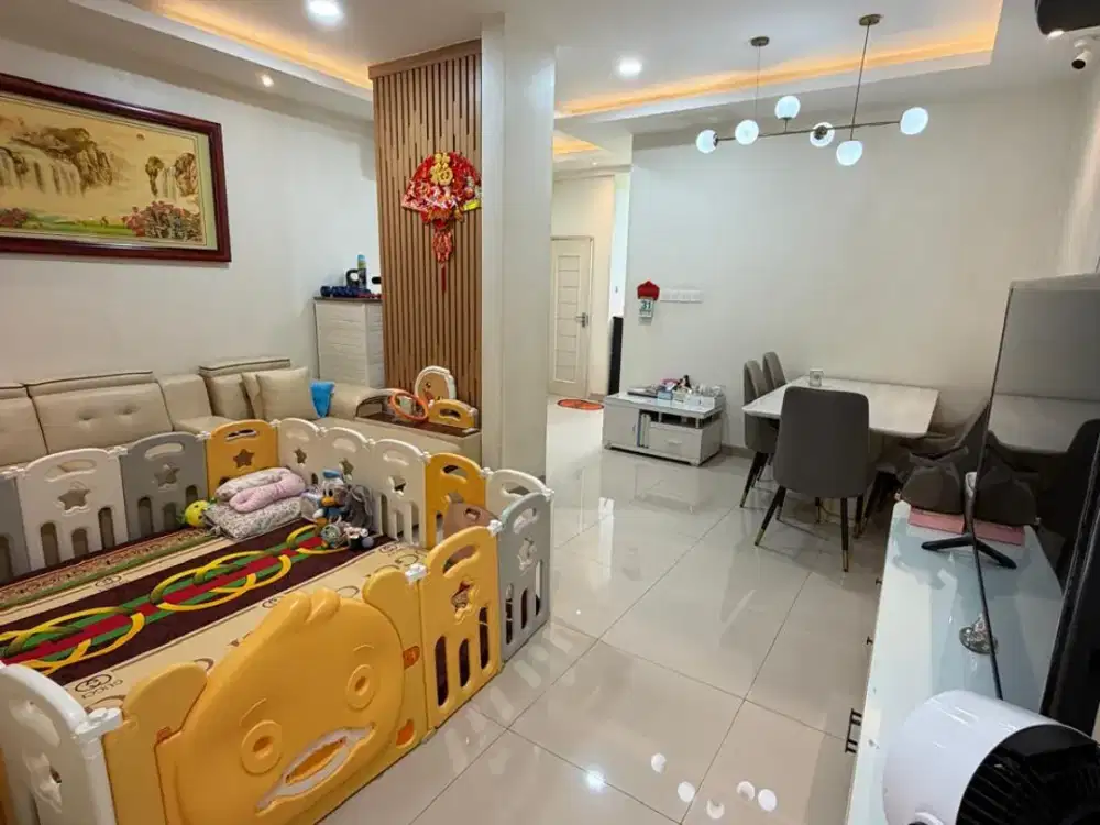DIJUAL RUMAH BAGUS FULL RENOVASI DAN FURNISH HADAP BARAT DI CITRA GARDEN 8