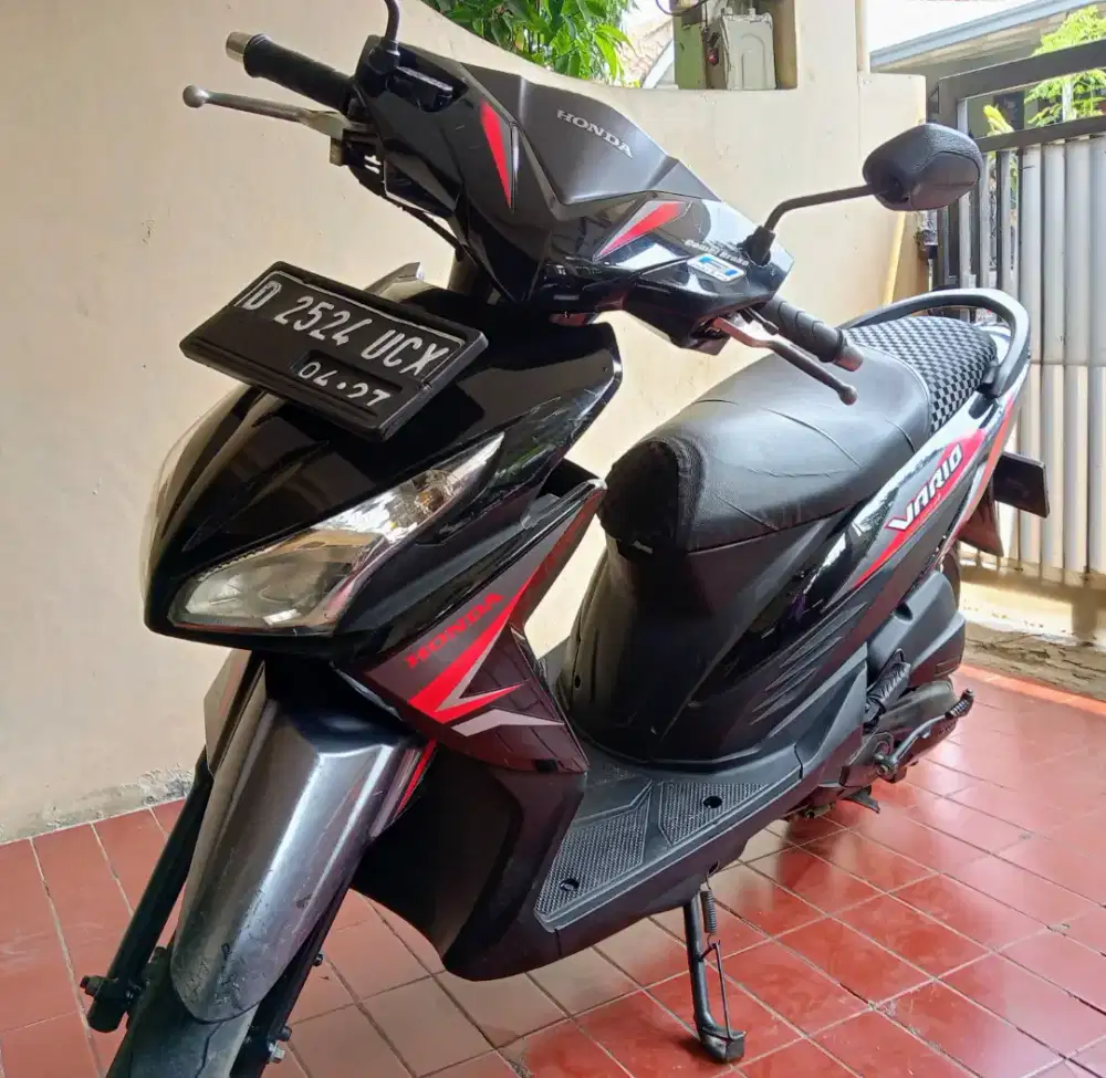 Honda Vario Agnes Fi CBS 2017 warna Hitam ori mulus mantap siap pakai.