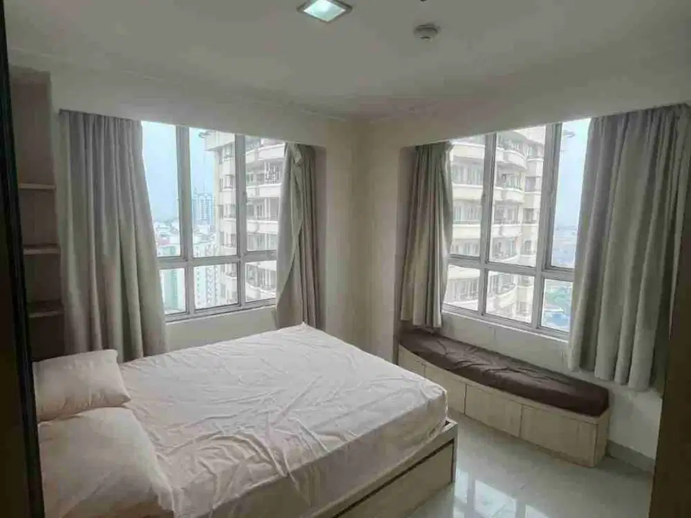 DIJUAL CEPAT APARTEMEN PALADIAN PARK KELAPA GADING
FULLY FURNISHED CANTIK
LOKASI SANGAT STRATEGIS