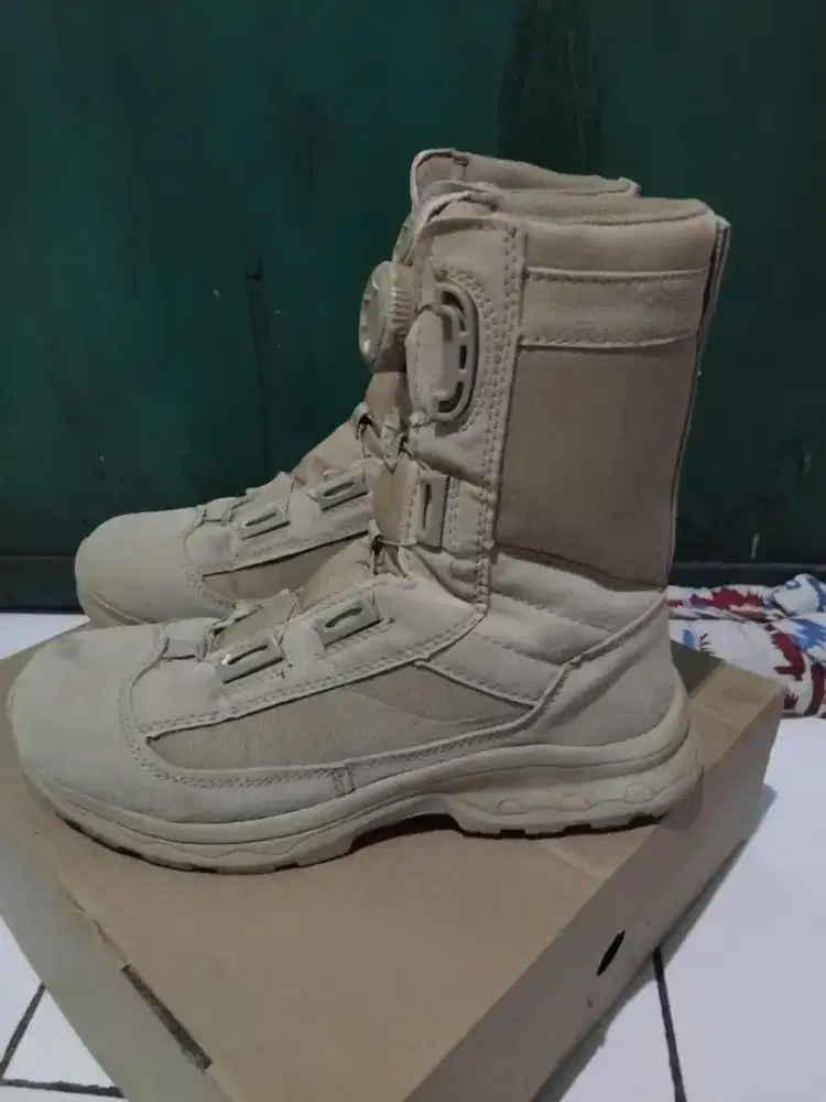 Dijuak sepatu padel size 42