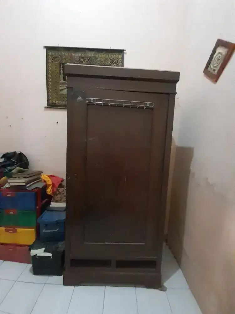 Lemari jati asli
