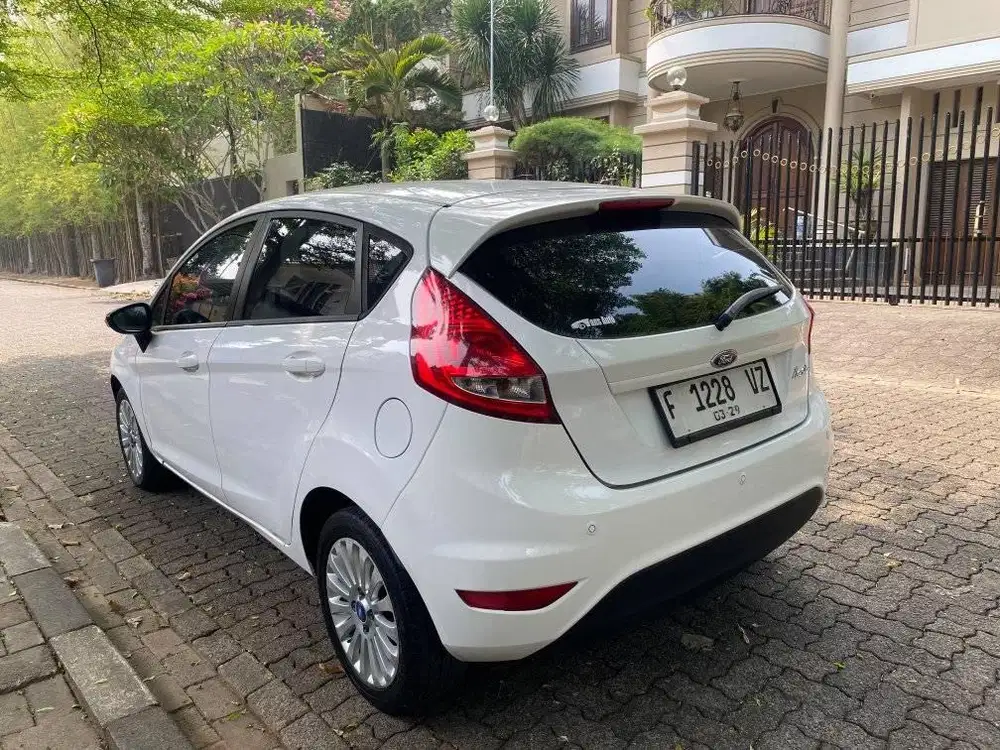 ford fiesta trendi 14oocc thn2012 w putih ors trwt siap pjk off 1 thn