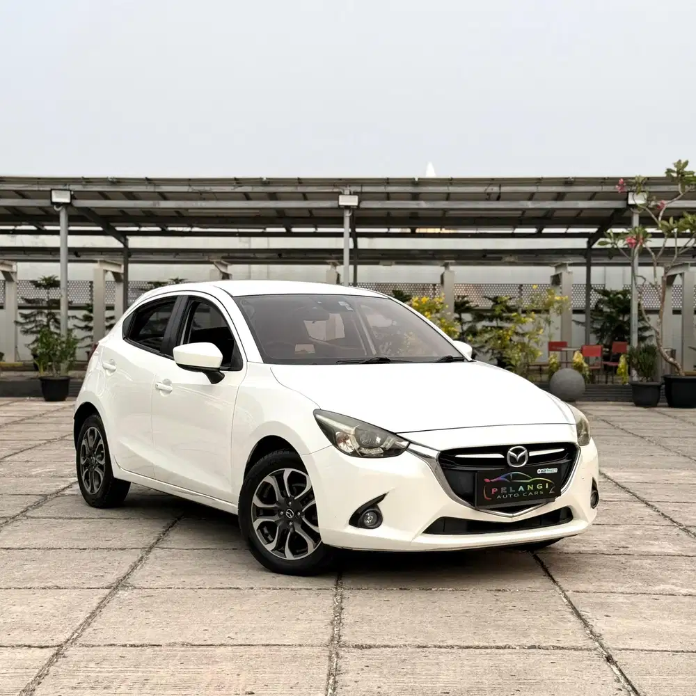 MAZDA 2 GRAND TOURING 2014 • WHITE METALIC • 1.5 CC