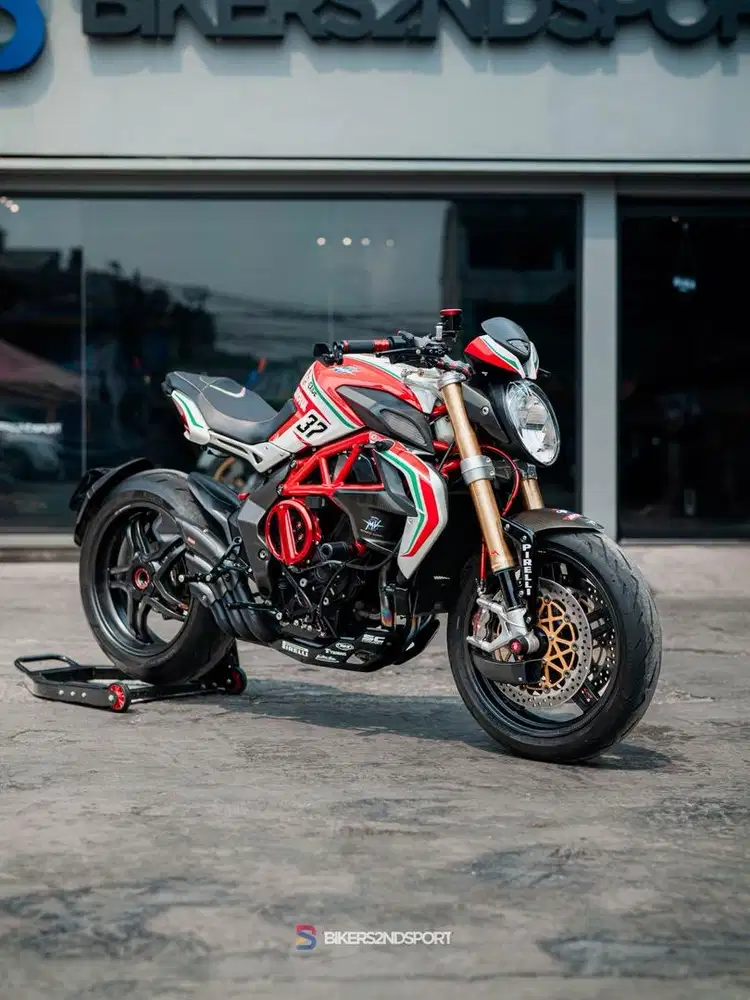 MV AGUSTA DRAGSTER 800 REPARTO CORSE 2016