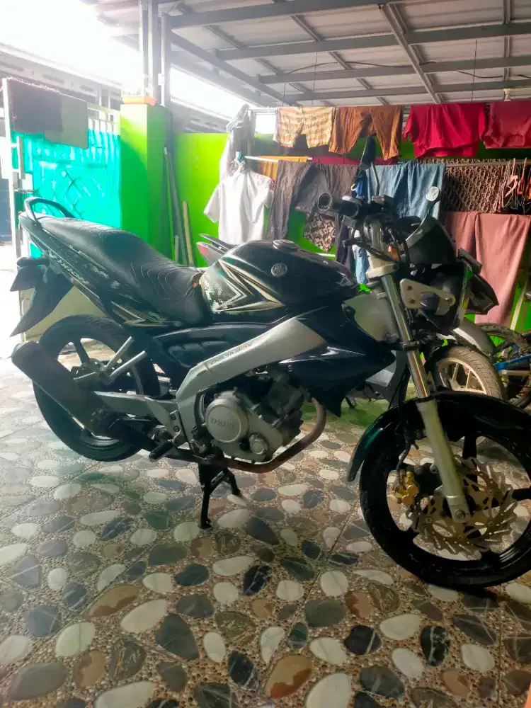 Vixion 2009. Surat lengkap BPKB STNK pajak pules. Tangan pertama.