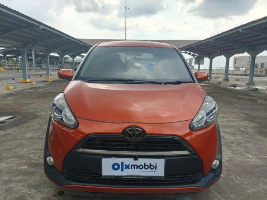 DP MURAH Toyota Sienta 1.5 V Bensin-AT 2017 Orange C6CEE