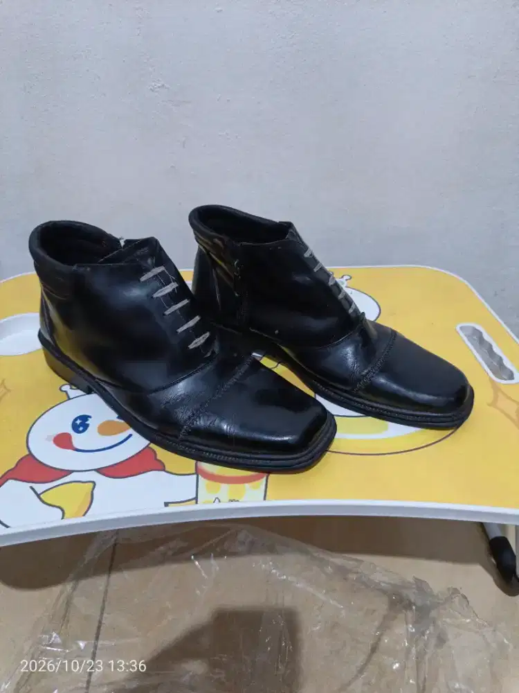 Sepatu PDH (Pakaian Dinas Harian)