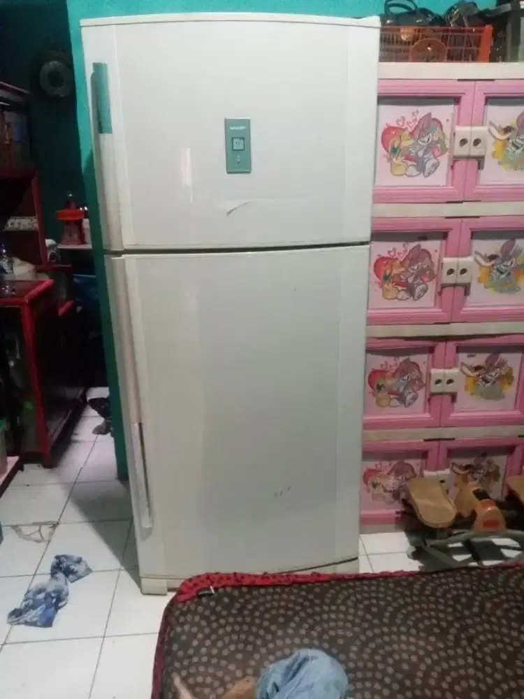 Kulkas jumbo merek Sharp 2 pintu