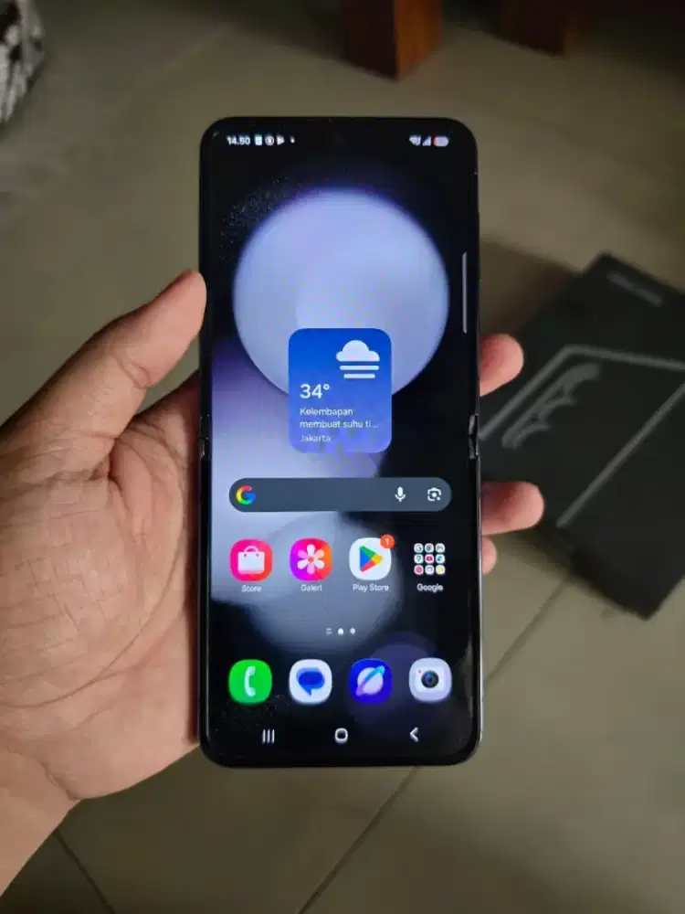 Samsung Z Flip 5 • 8/256
