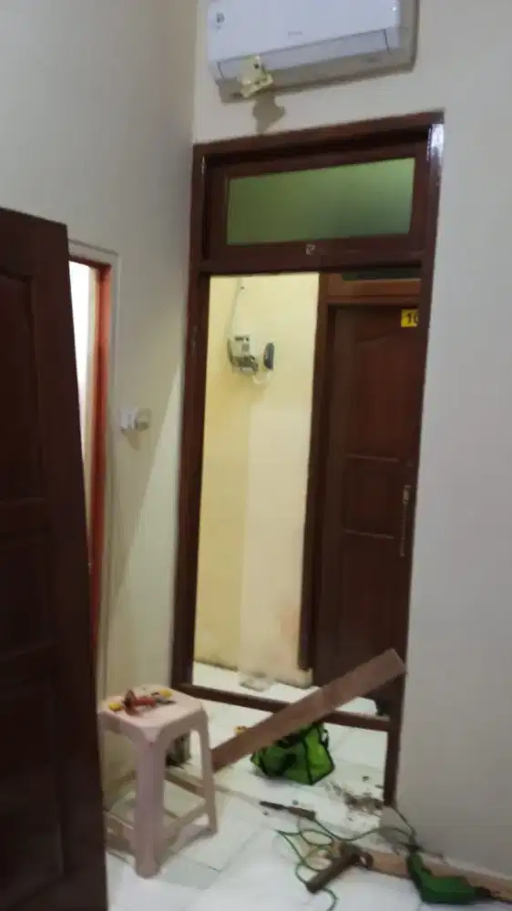 Tukang kayu utk rumah kost