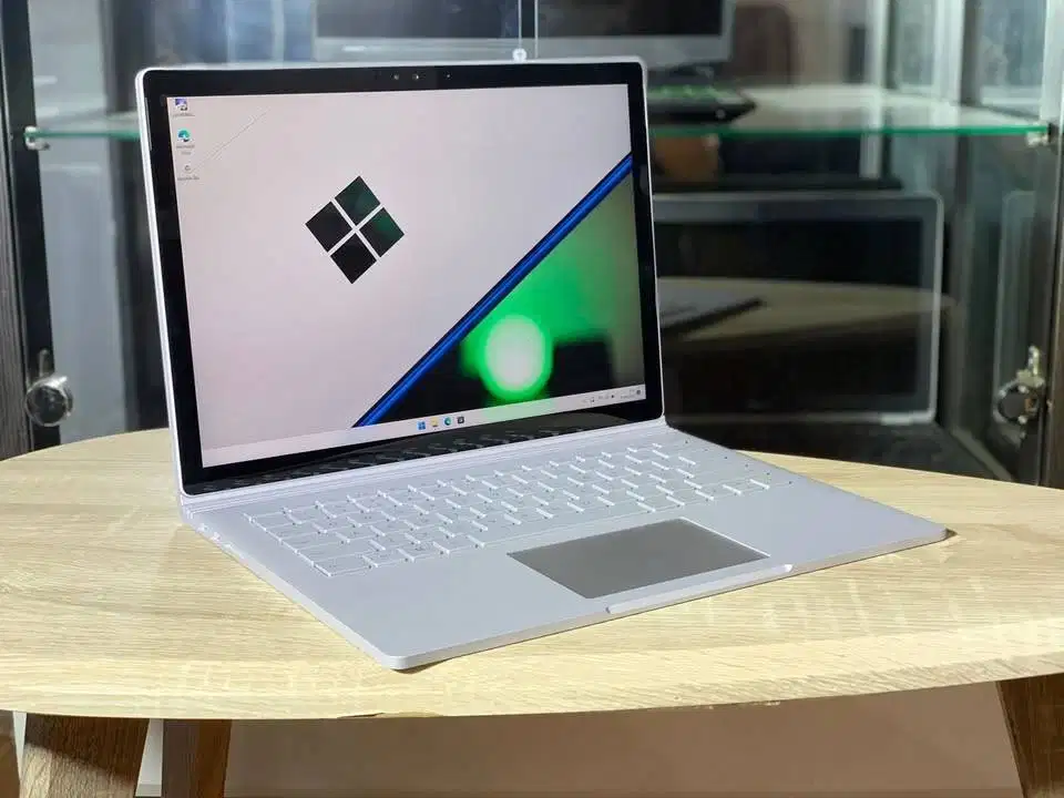 Laptop Premium Microsoft SurfaceBook 2 Intel Corei5 Kabylake SSD 256Gb
