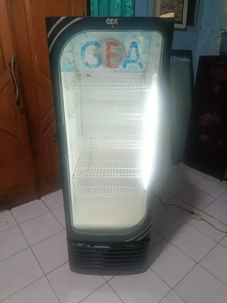 Showcase merek GEA 5 RAK
