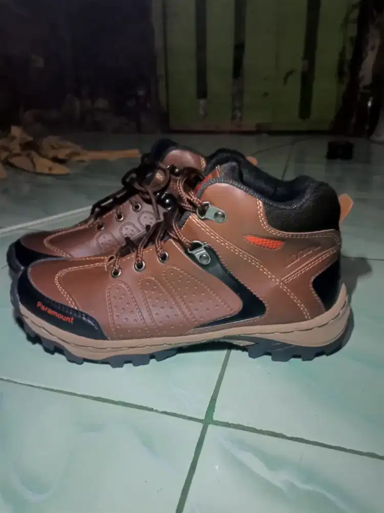 sepatu gunung uk 41
