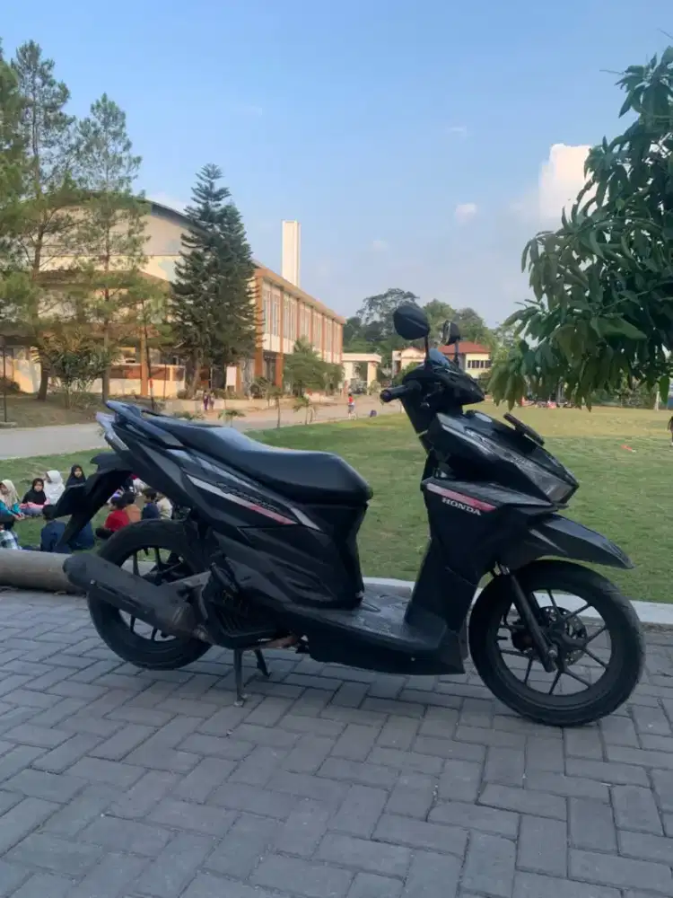 Vario 125 CBS Hitam